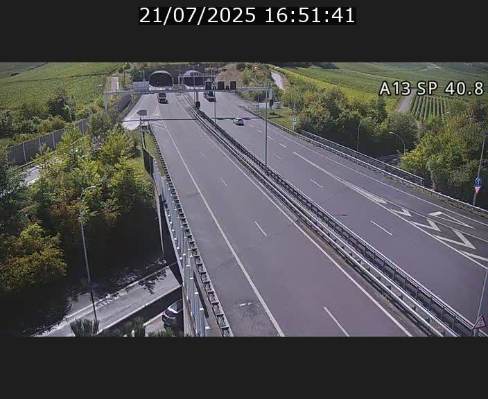 Webcam avec vue sur l'entrée côté allemand du tunnel Markusbierg à Schengen. Vue orientée vers le tunnel et Bettembourg
