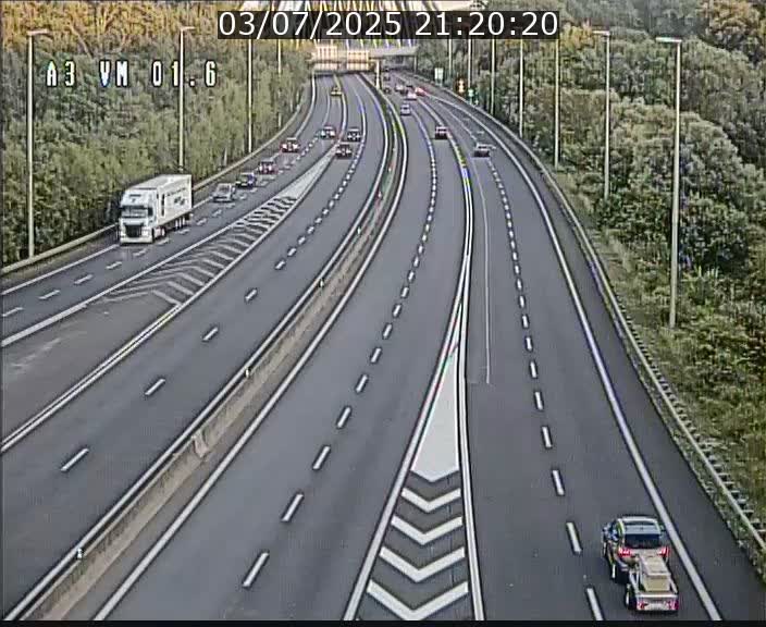 Traffic live webcam Luxembourg - Croix de Gasperich - A3 - BK 1.6 - direction France/Aire de Berchem