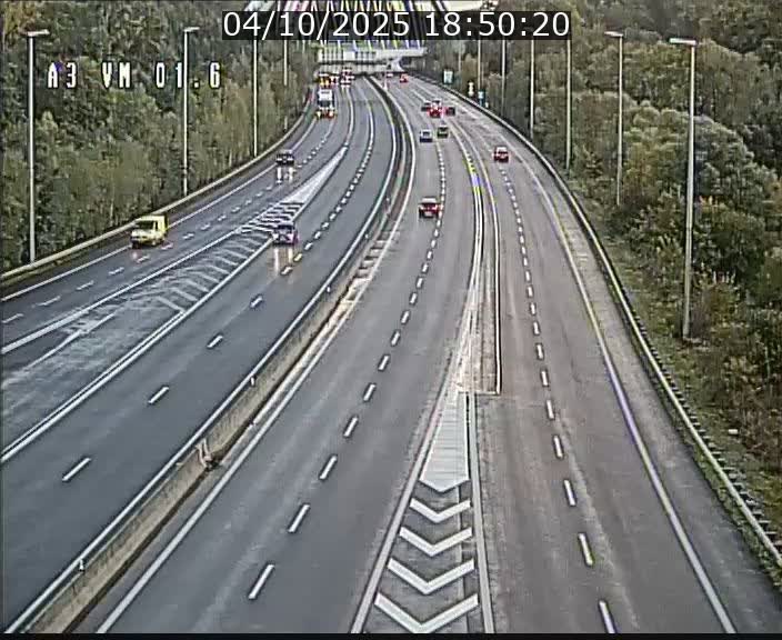 Traffic live webcam Luxembourg - Croix de Gasperich - A3 - BK 1.6 - direction France/Aire de Berchem