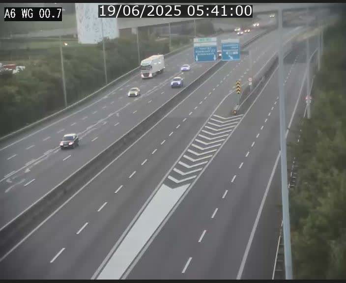 Traffic live webcam Luxembourg Croix de Cessange - A6 - BK 0.7 - direction A3 France