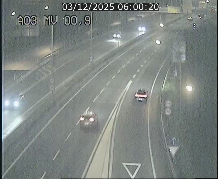 Traffic live webcam Luxembourg Croix de Gasperich - A3 - BK 0.4 - direction Luxembourg