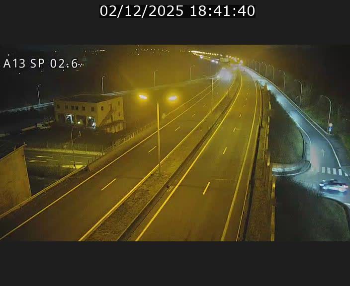 Traffic live webcam Luxembourg Sanem - A13 direction Pétange - BK 2.6
