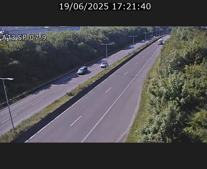 Traffic live webcam Luxembourg Jonction Lankelz - A13 direction Pétange - BK 7.9