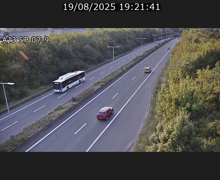 Traffic live webcam Luxembourg Jonction Lankelz - A13 direction Pétange - BK 7.9