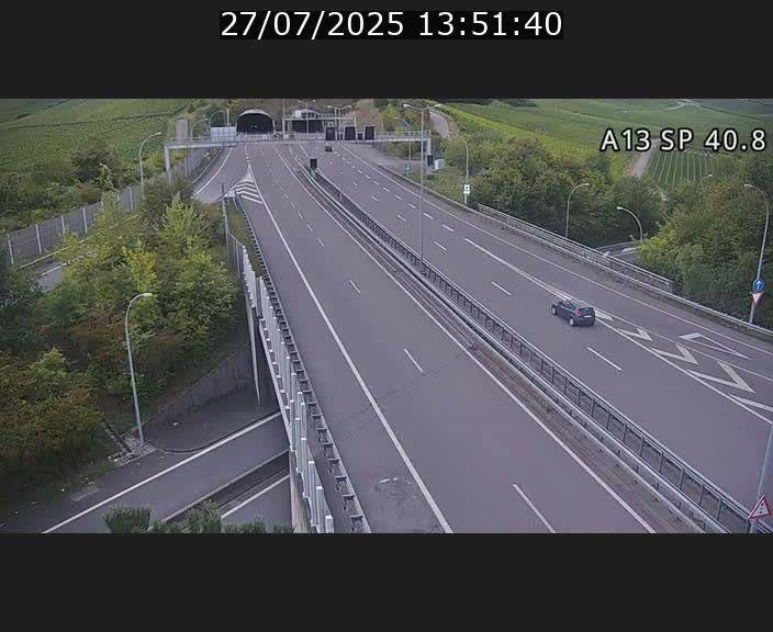 Webcam avec vue sur l'entrée côté allemand du tunnel Markusbierg à Schengen. Vue orientée vers le tunnel et Bettembourg