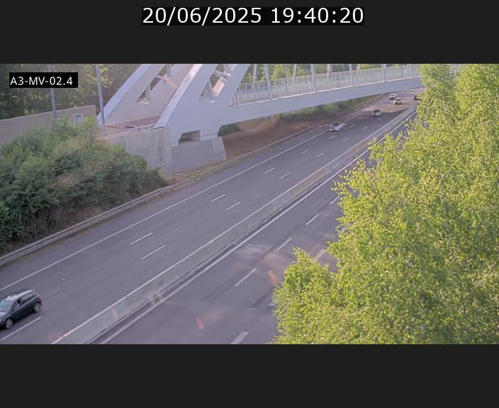 Webcam autoroute de la France (A3) au Luxembourg à Fentange, à proximité de la Croix de Gasperich. Vue orientée vers la Cloche d'Or
