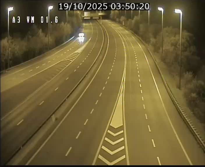 Traffic live webcam Luxembourg - Croix de Gasperich - A3 - BK 1.6 - direction France/Aire de Berchem