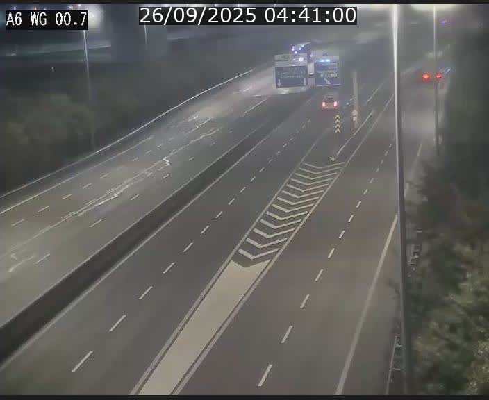 Traffic live webcam Luxembourg Croix de Cessange - A6 - BK 0.7 - direction A3 France