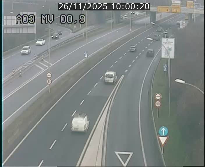 Traffic live webcam Luxembourg Croix de Gasperich - A3 - BK 0.4 - direction Luxembourg
