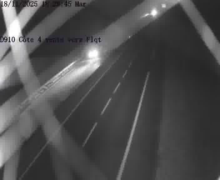 Webcam sur la D910 située dans la Côte des 4 vents. Vue orientée vers le haut de la côte, vers Faulquemont