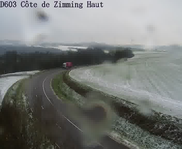 Webcam sur la D603 située en haut de la Côte de Zimming. Vue orientée vers Saint-Avold.