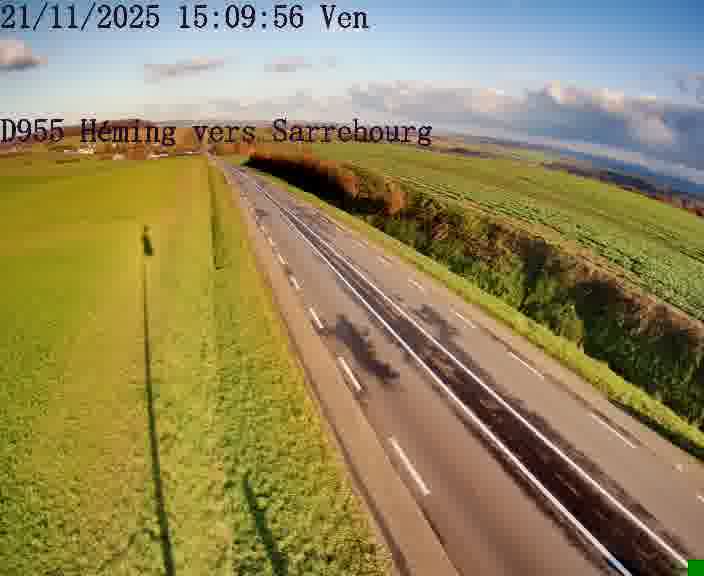 Caméra routière située sur D955 (France) à Heming, orientée vers Sarrebourg, surveillant en continu la circulation locale et régionale.