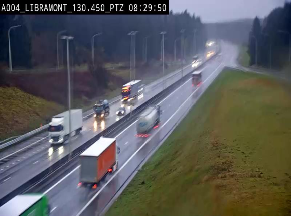 Webcam E411 à hauteur de la sortie 25 de Libramont menant vers Bouillon, Sedan et Reims via la N89. Vue orientée vers Bruxelles