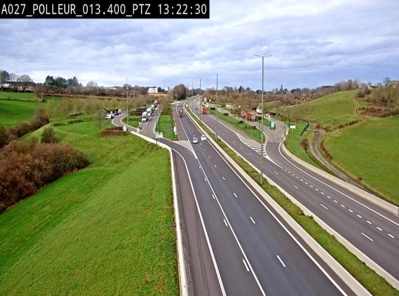 Webcam A27/E42 avec vue sur le parking de l'aire de Polleur, après le Viaduc de Polleur à Theux. Vue orientée vers Liège
