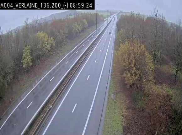 Webcam sur l'E411 à hauteur du pont surplombant la N40, à proximité de la sortie 26 Verlaine - Libramont-Chevigny. Vue orientée vers Namur