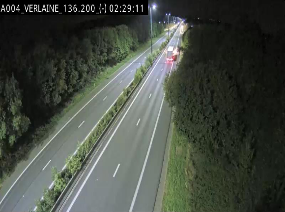 Webcam sur l'E411 à hauteur du pont surplombant la N40, à proximité de la sortie 26 Verlaine - Libramont-Chevigny. Vue orientée vers Namur