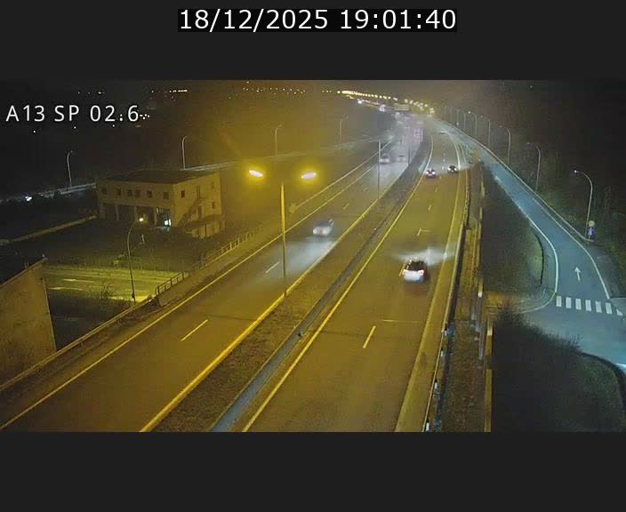 Traffic live webcam Luxembourg Sanem - A13 direction Pétange - BK 2.6