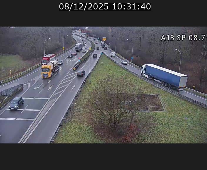 Traffic live webcam Luxembourg Jonction Lankelz - A13 direction Pétange - BK 8.7 
