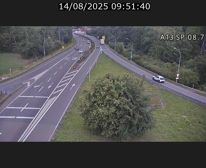 Traffic live webcam Luxembourg Jonction Lankelz - A13 direction Pétange - BK 8.7 