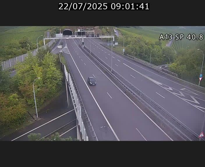 Webcam avec vue sur l'entrée côté allemand du tunnel Markusbierg à Schengen. Vue orientée vers le tunnel et Bettembourg