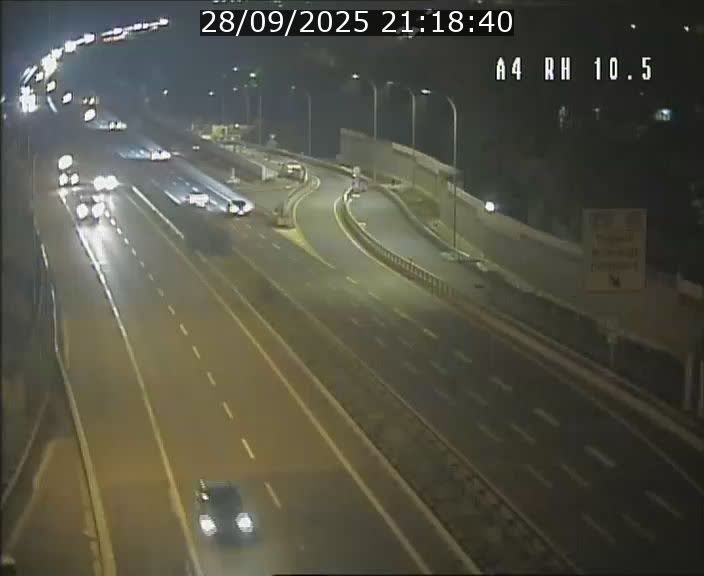 Traffic live webcam Luxembourg Pontpierre - A4 - BK 10.5 - direction Luxembourg