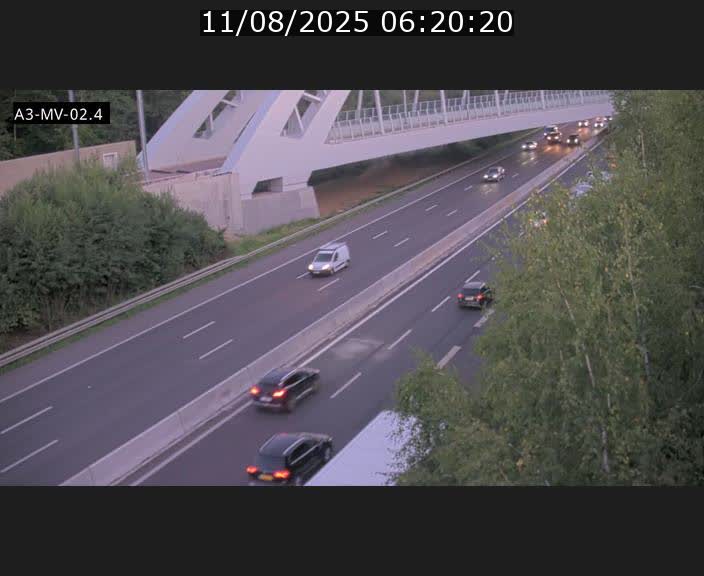 Webcam autoroute de la France (A3) au Luxembourg à Fentange, à proximité de la Croix de Gasperich. Vue orientée vers la Cloche d'Or