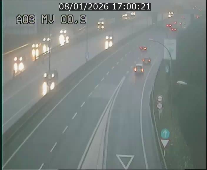 Traffic live webcam Luxembourg Croix de Gasperich - A3 - BK 0.4 - direction Luxembourg