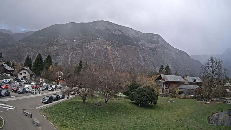 Webcam au niveau de la mairie du village du Bourg d'Oisans, aux pieds de l'Alpe d'Huez et aux portes du parc des Écrins