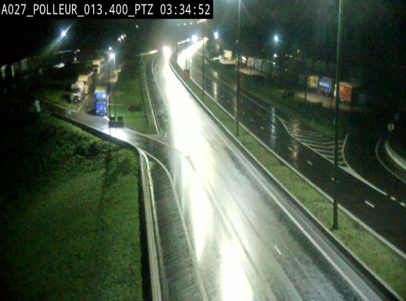 Webcam A27/E42 avec vue sur le parking de l'aire de Polleur, après le Viaduc de Polleur à Theux. Vue orientée vers Liège