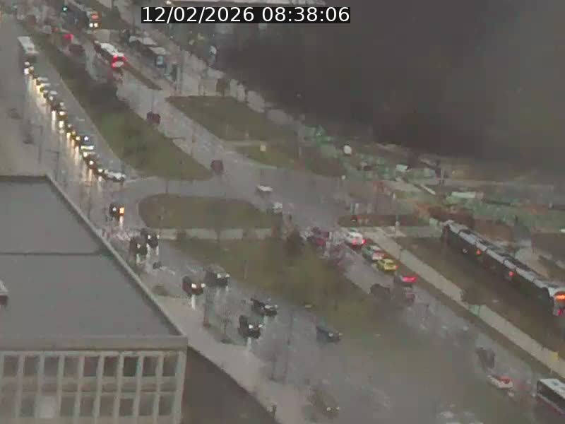 Webcam sur l'avenue John Fitzgerald Kennedy (N51) avec vue sur le Pont rouge (Pont Grande Duchesse Charlotte), l'arrêt Pfaffenthal et l'entrée du quartier Kirchberg