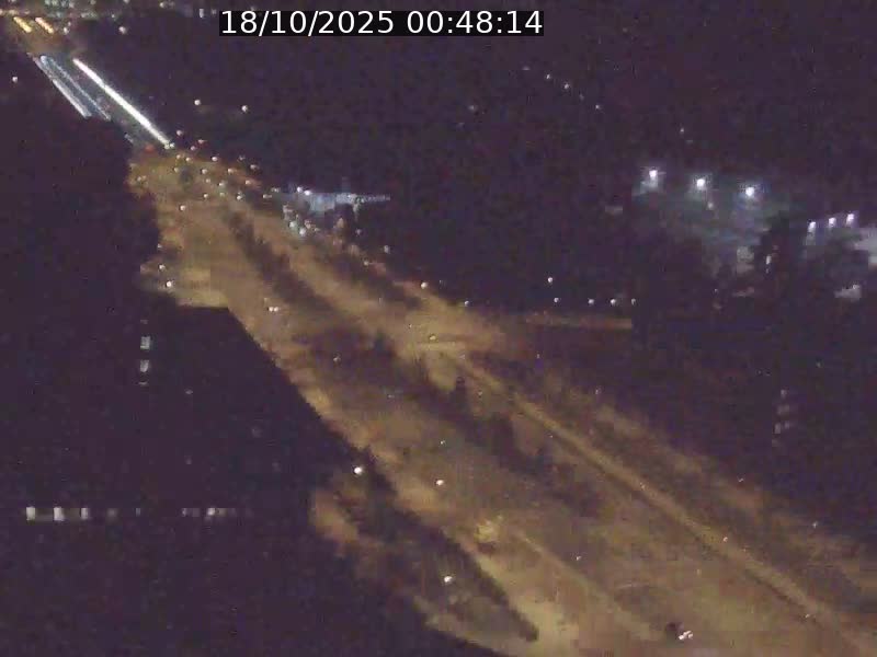 Webcam sur l'avenue John Fitzgerald Kennedy (N51) avec vue sur le Pont rouge (Pont Grande Duchesse Charlotte), l'arrêt Pfaffenthal et l'entrée du quartier Kirchberg