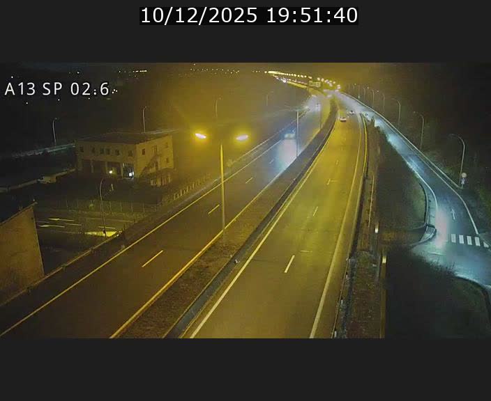 Traffic live webcam Luxembourg Sanem - A13 direction Pétange - BK 2.6