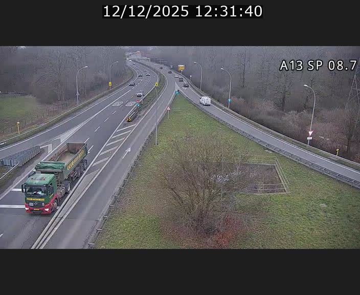 Traffic live webcam Luxembourg Jonction Lankelz - A13 direction Pétange - BK 8.7 