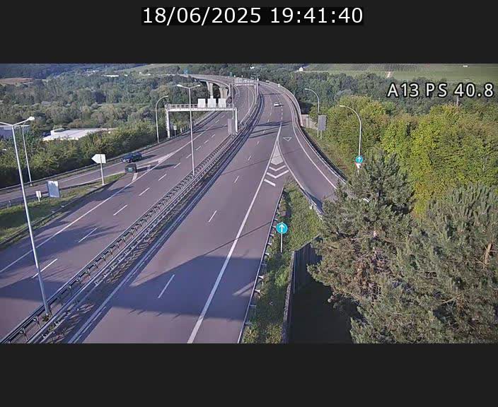Webcam autoroute A13 à la sortie est du tunnel Markusbierg à Schengen. Vue sur le pont de la Moselle, vers l'Allemagne