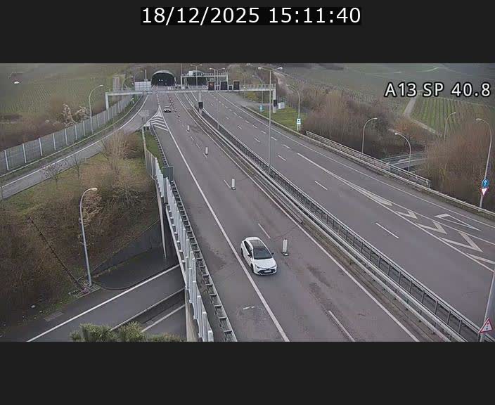 Webcam avec vue sur l'entrée côté allemand du tunnel Markusbierg à Schengen. Vue orientée vers le tunnel et Bettembourg