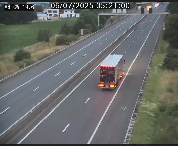 Traffic live webcam Luxembourg - Steinfort - A6 - BK 19.6 - direction Belgique