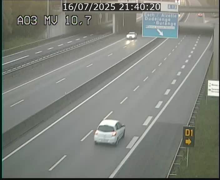 Traffic live webcam Luxembourg Croix de Bettembourg - A3 - BK 10.7 - direction France
