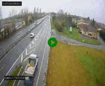 Vue en direct de l'autoroute A10 grâce à un drône situé au-dessus du péage de Virsac
