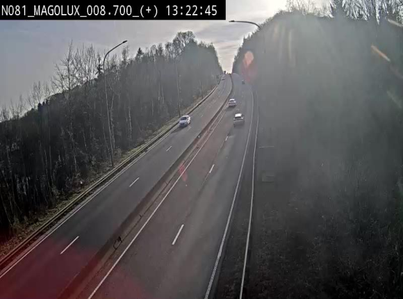 Webcam sur la N81 (E411) à hauteur de la jonction avec la N883. Vue orientée vers Longwy