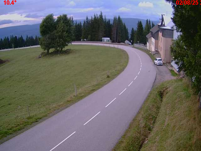 Webcam en haut du col du Ballon d'Alsace sur la D465 à 1075 mètres d'altitude dans les Vosges