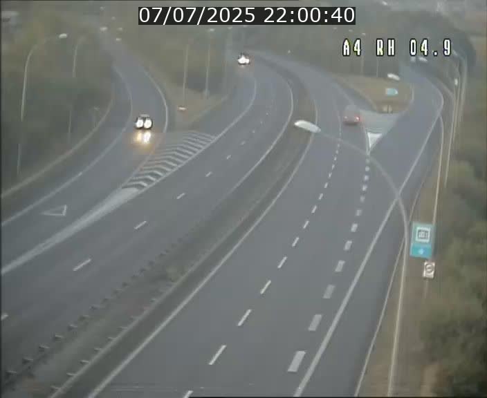 Traffic live webcam Luxembourg Leudelange - A4 - BK 4.9 - direction Luxembourg