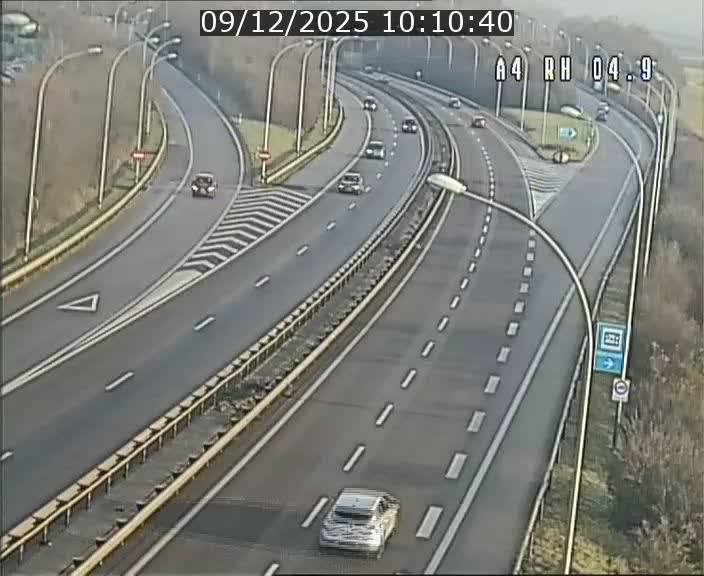 Traffic live webcam Luxembourg Leudelange - A4 - BK 4.9 - direction Luxembourg