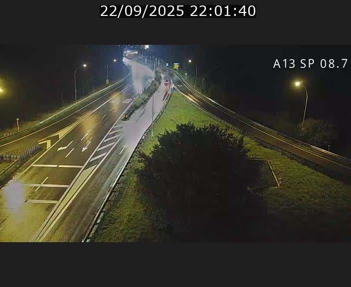 Traffic live webcam Luxembourg Jonction Lankelz - A13 direction Pétange - BK 8.7 