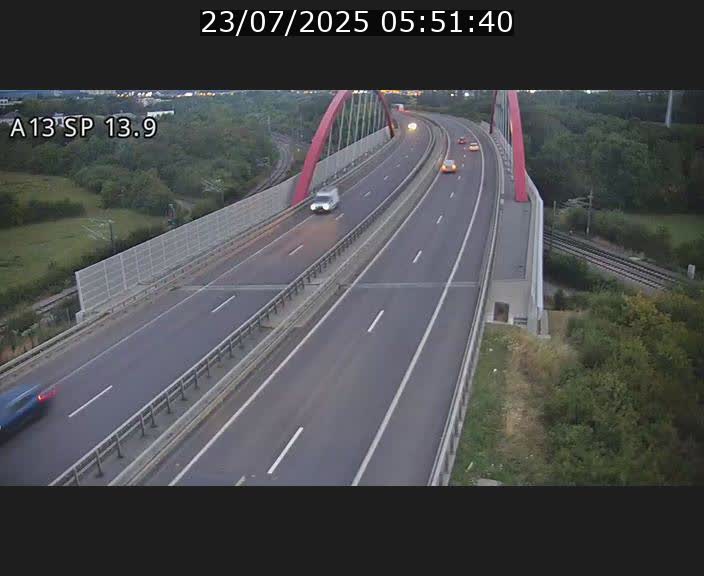 Traffic live webcam Luxembourg Kayl - A13 direction Esch-sur-Alzette/Luxembourg-ville - BK 13.9