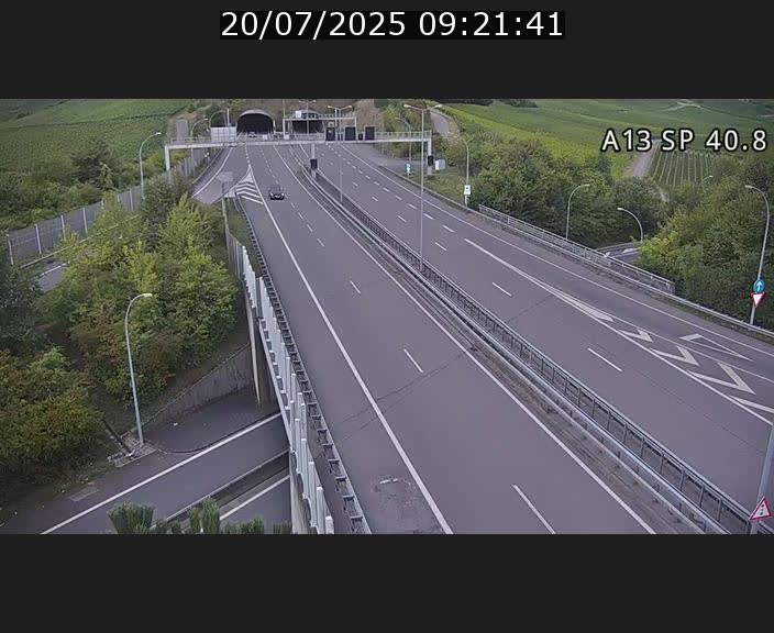 Webcam avec vue sur l'entrée côté allemand du tunnel Markusbierg à Schengen. Vue orientée vers le tunnel et Bettembourg