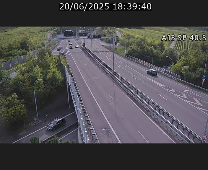 Webcam avec vue sur l'entrée côté allemand du tunnel Markusbierg à Schengen. Vue orientée vers le tunnel et Bettembourg