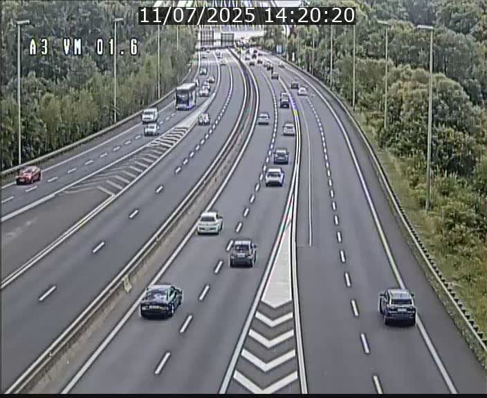 Traffic live webcam Luxembourg - Croix de Gasperich - A3 - BK 1.6 - direction France/Aire de Berchem