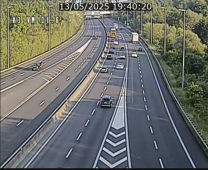 Traffic live webcam Luxembourg - Croix de Gasperich - A3 - BK 1.6 - direction France/Aire de Berchem