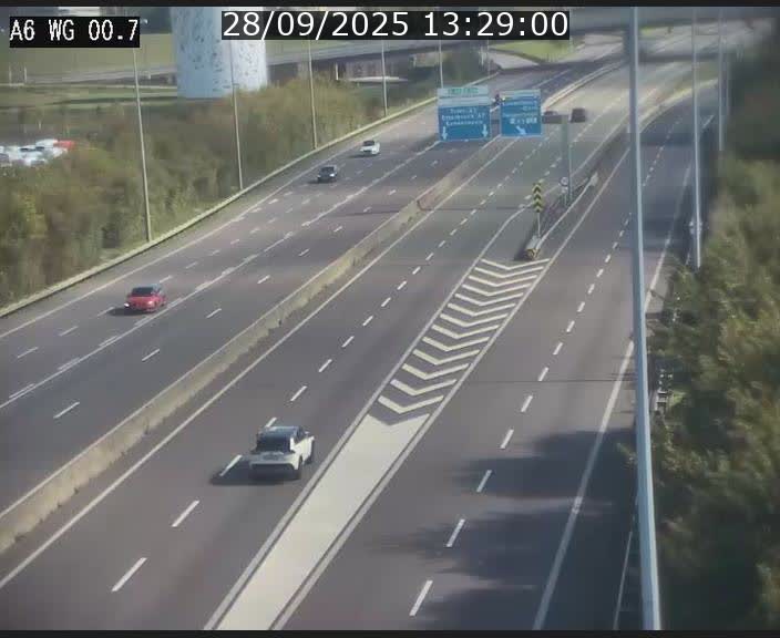 Traffic live webcam Luxembourg Croix de Cessange - A6 - BK 0.7 - direction A3 France