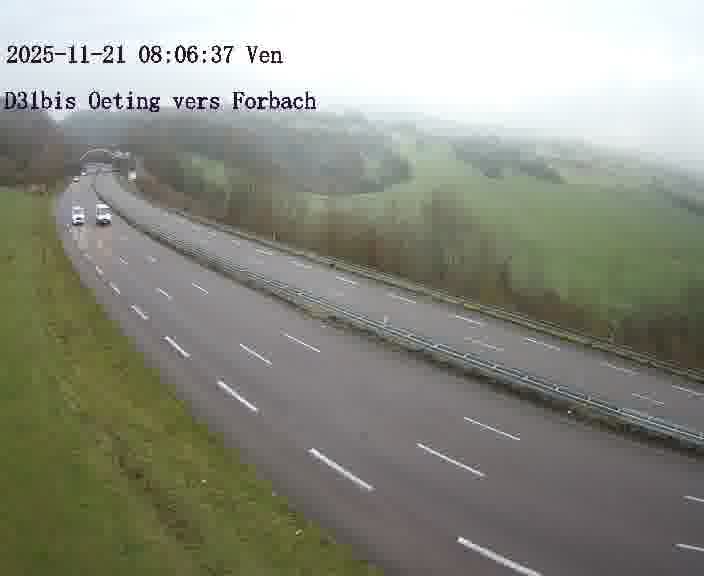 Caméra routière située sur D31bis (France) à Oeting, orientée vers Forbach, surveillant en continu la circulation locale et régionale.